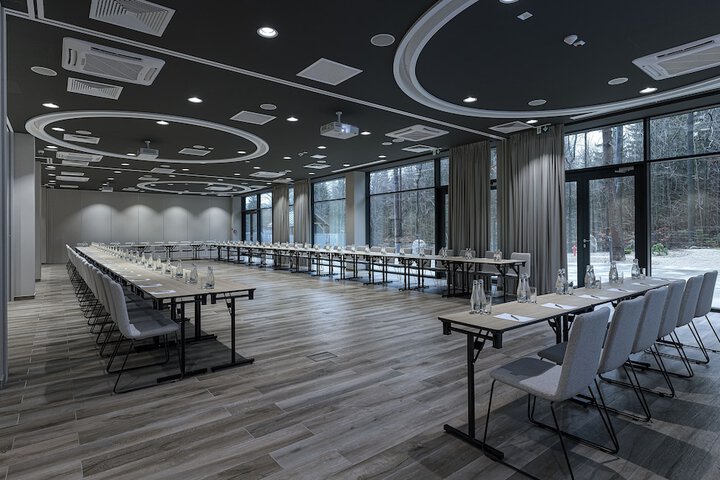 Business Center 24 of 28