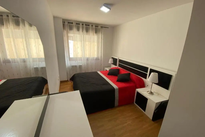Room 6 of 10