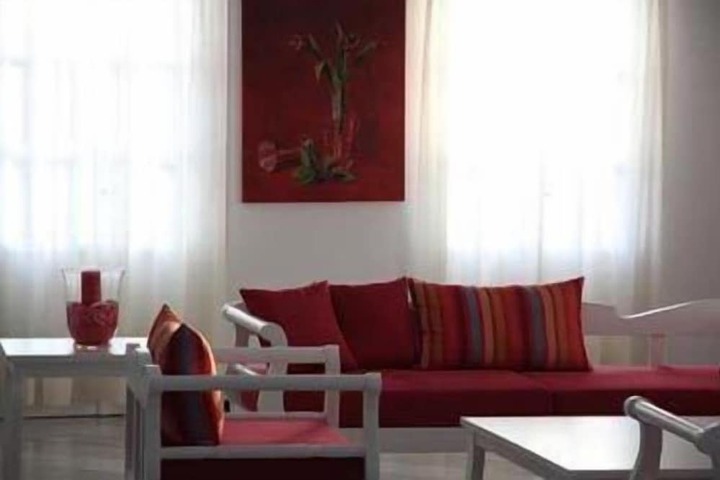 Lounge 66 of 77