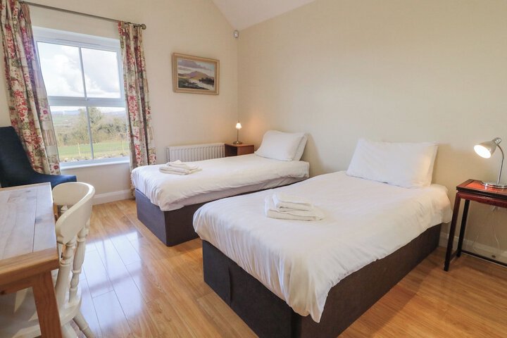 Room 4 of 18