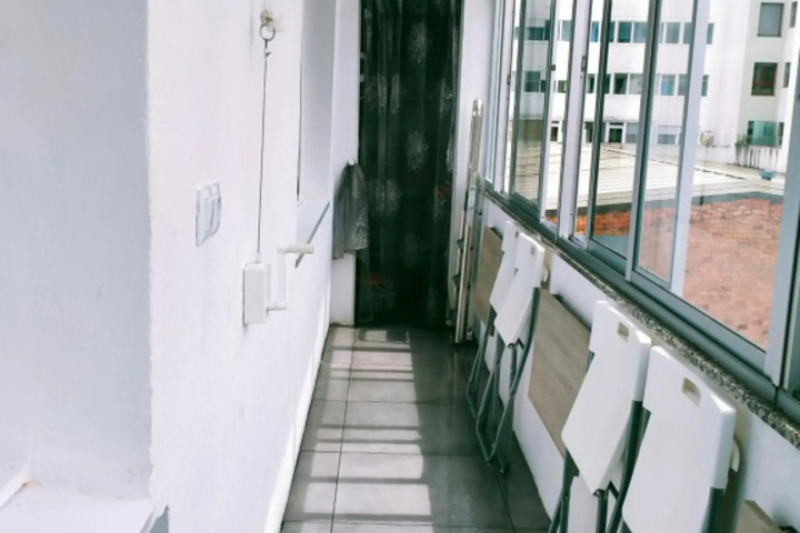 Room 12 of 18