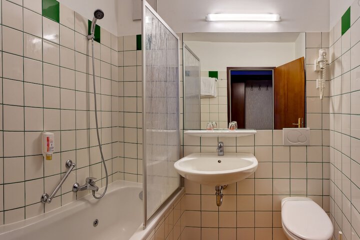 Room 14 of 60