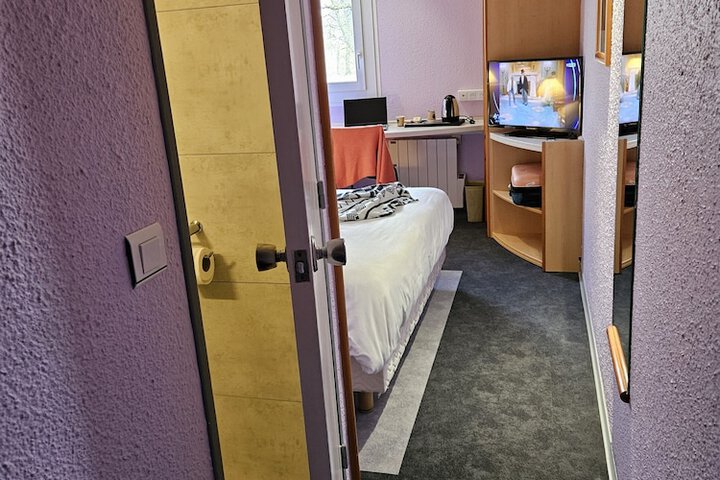 Room 20 of 63