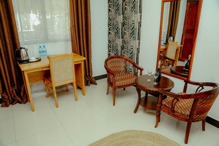 Room 10 of 13