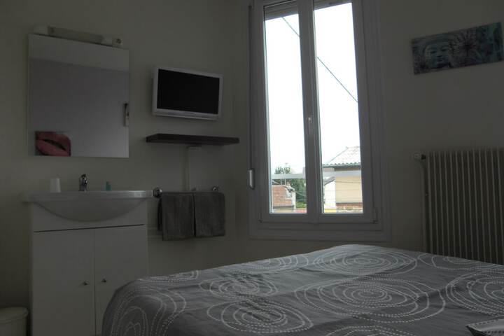 Room 10 of 32