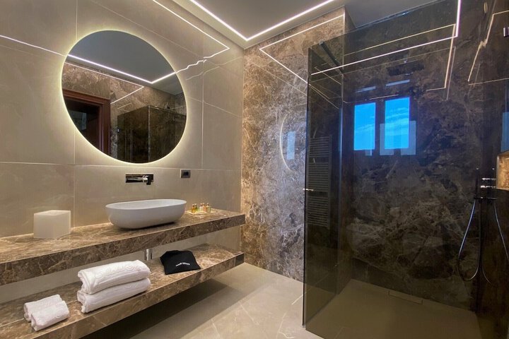 Room 70 of 111
