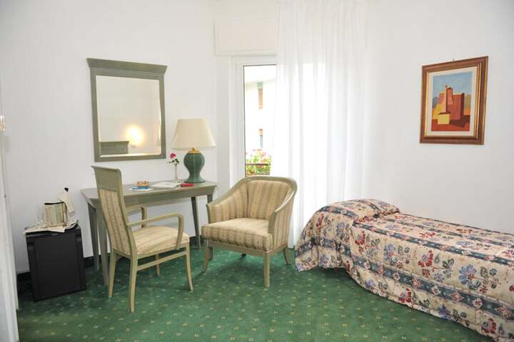 Room 17 of 44
