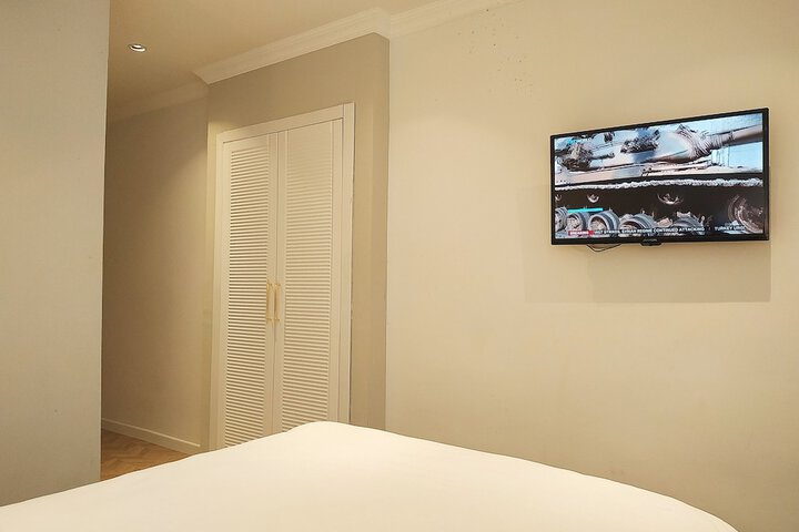 Room 3 of 32