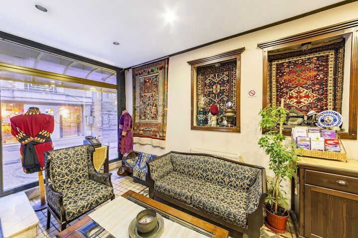 Guest Lobby