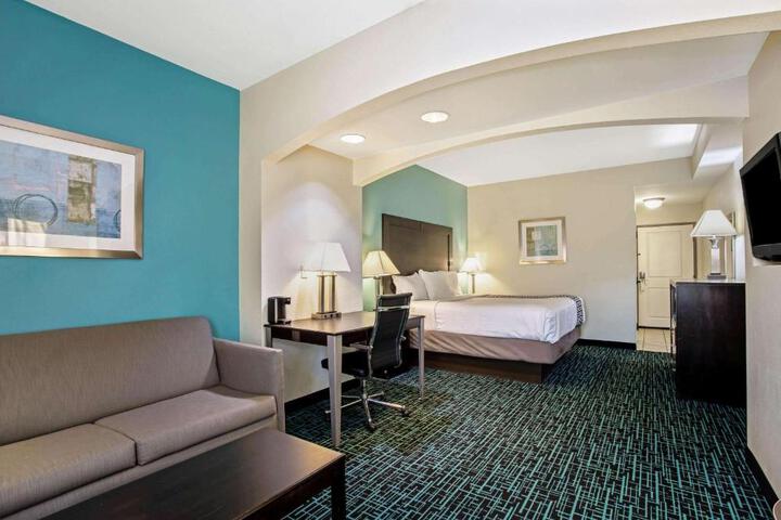 1 King Bed (1 of 11)