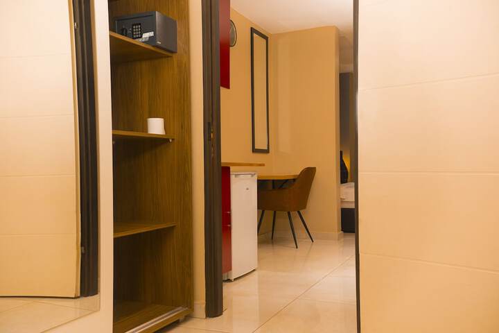 Room 28 of 109