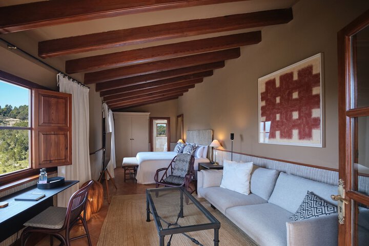 Room 10 of 72