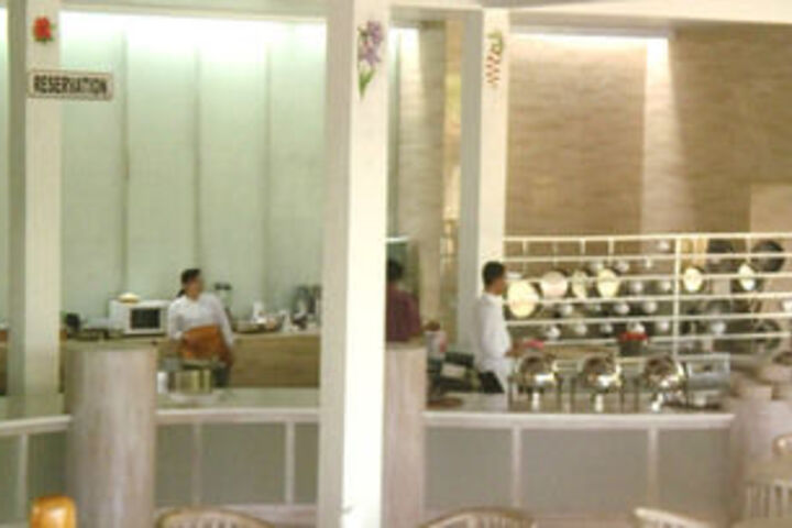 Dining 36 of 40