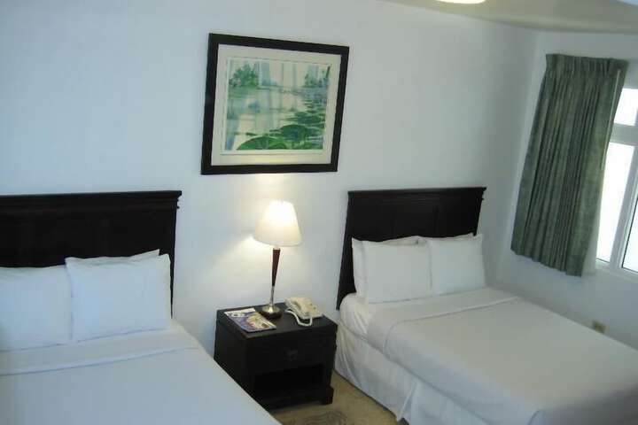 Room 4 of 28