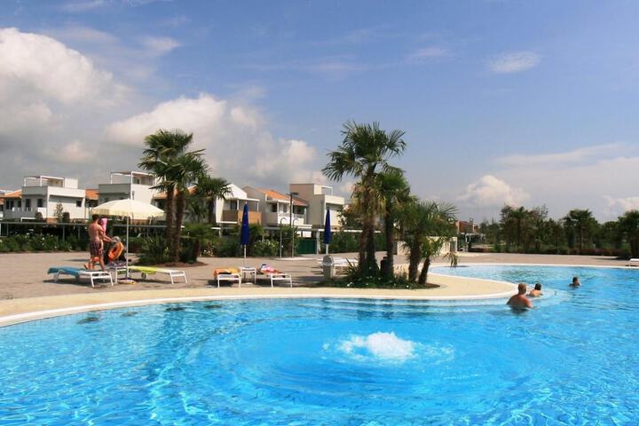 Pools & Facilities