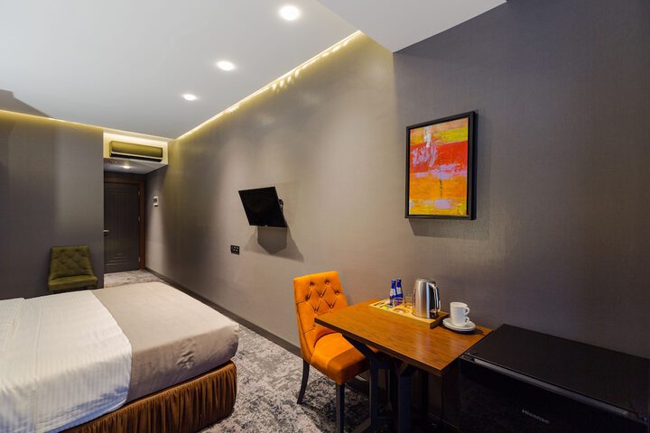 Room 7 of 199