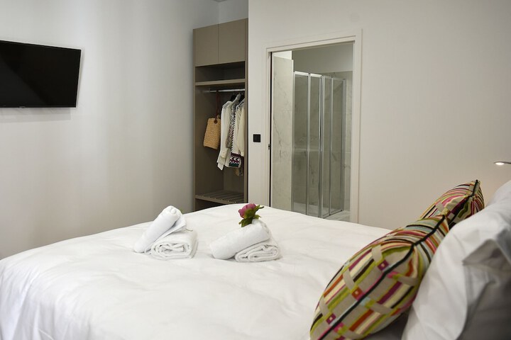 Room 10 of 28