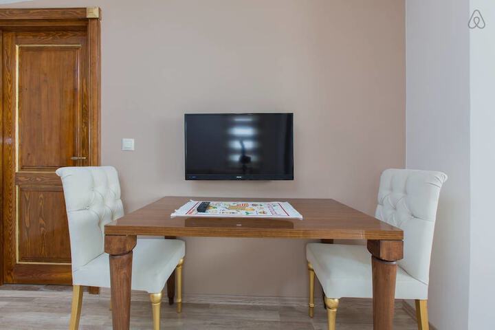 Room 5 of 13