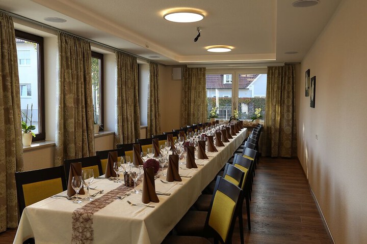 Dining 10 of 24