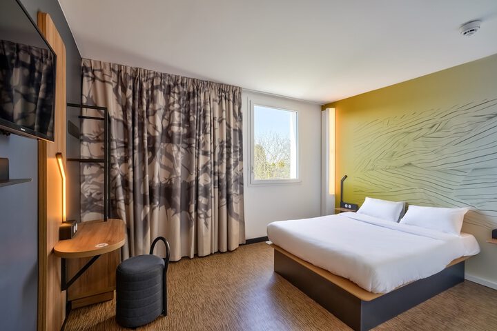 Room 13 of 37