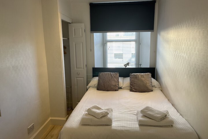 Room 10 of 37