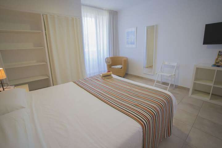 Room 33 of 104