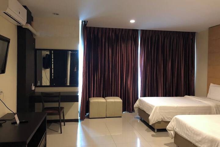 Room 7 of 12