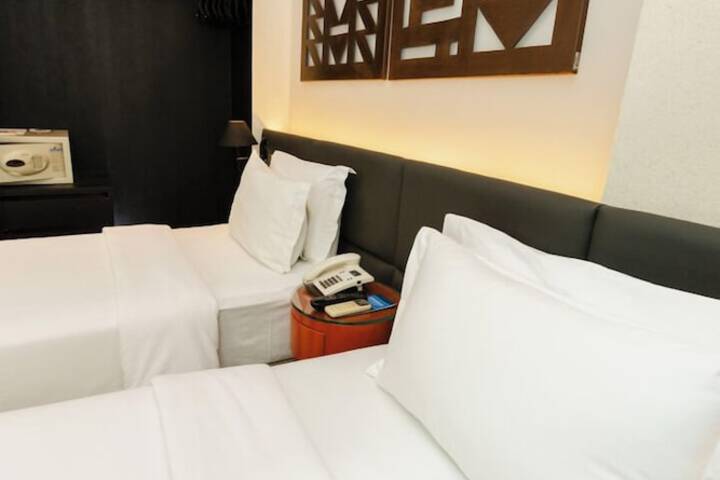 Room 33 of 174
