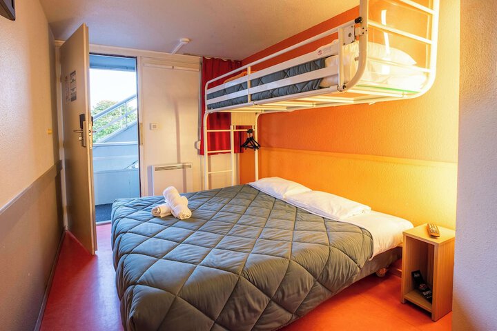 Room 15 of 36