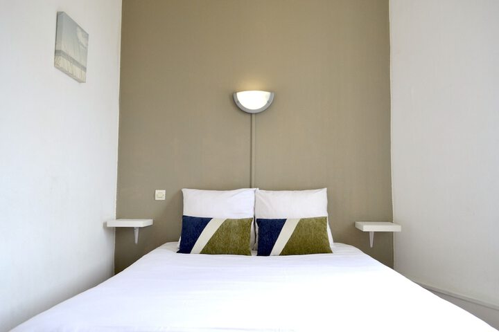 Room 9 of 32