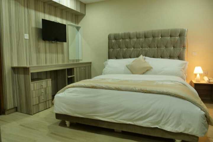 Room 18 of 38