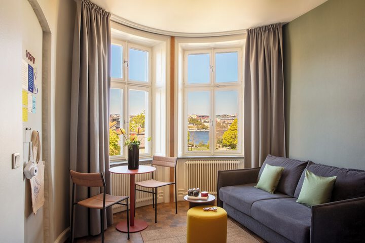 Room 16 of 37