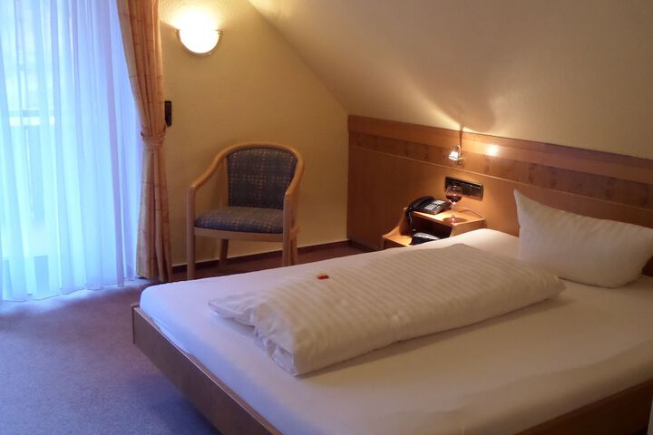 Room 4 of 43