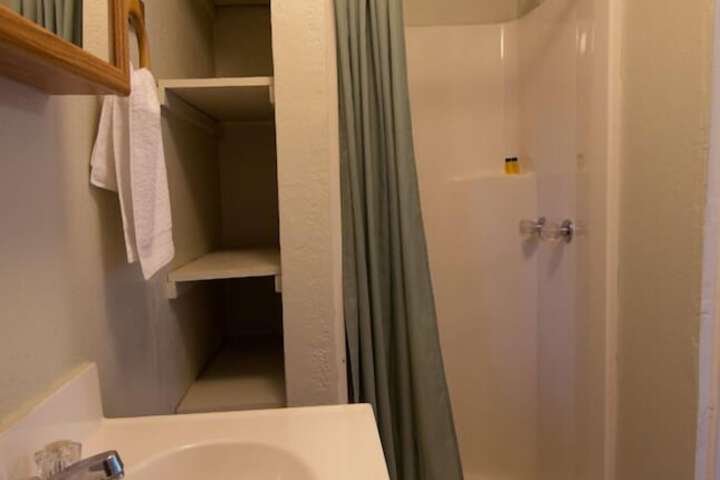 Room 43 of 60