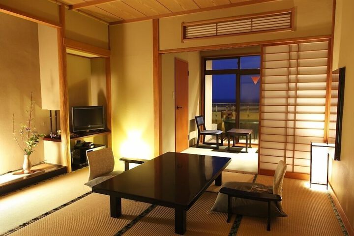 Room 18 of 124