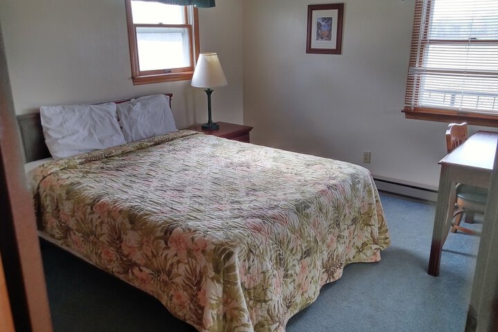 Room 8 of 104
