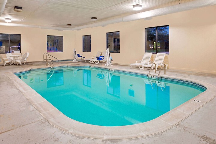 Pool 13 of 18