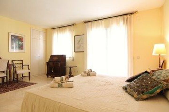 Room 44 of 205