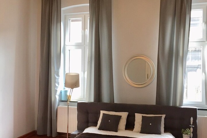 Room 10 of 37