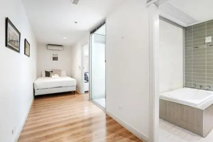 Room 7 of 10