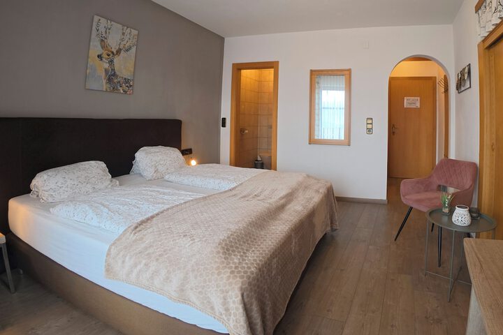Room 13 of 96