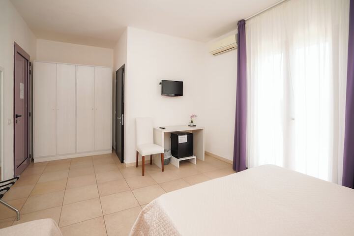 Room 15 of 46