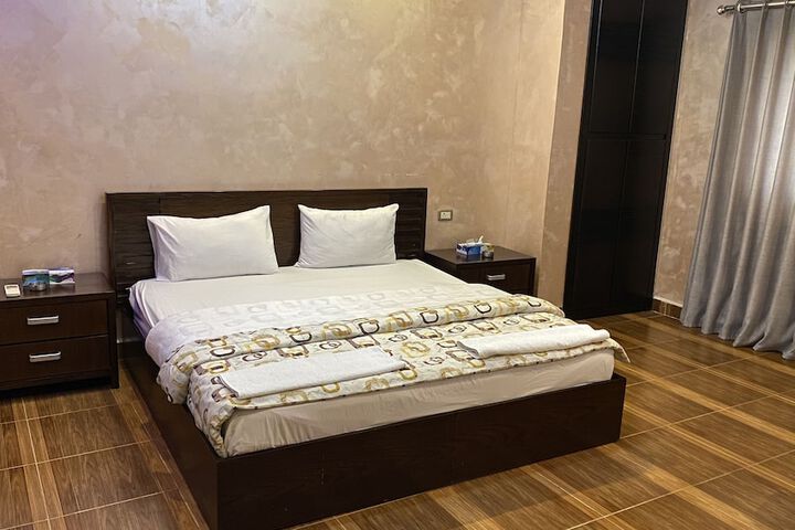 Room 10 of 46