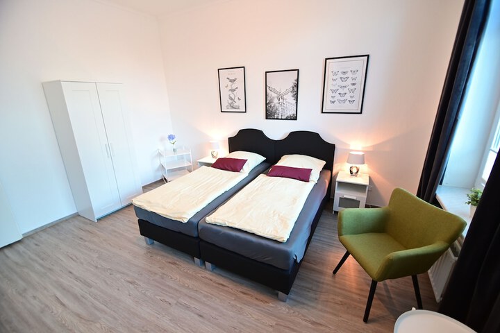 Room 32 of 149