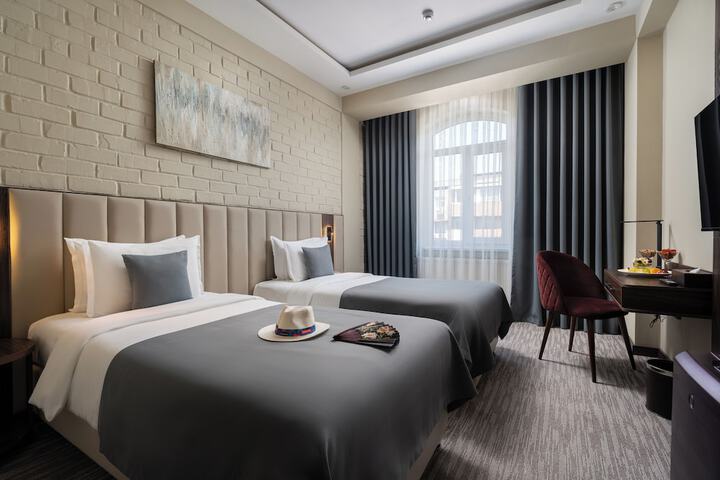 Room 5 of 28