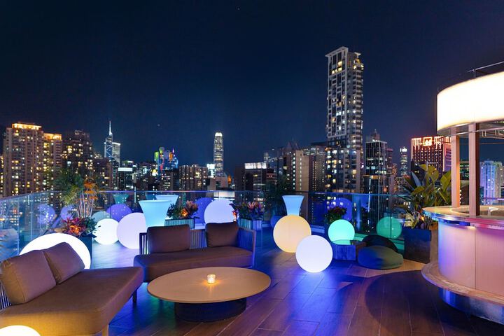 Lounge 85 of 89