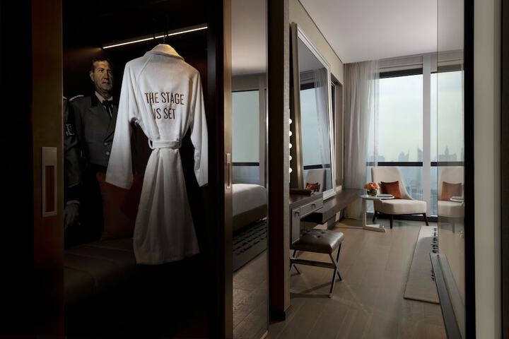 Room 13 of 99