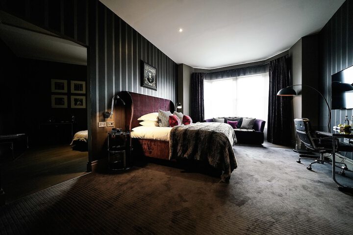 Room 25 of 90