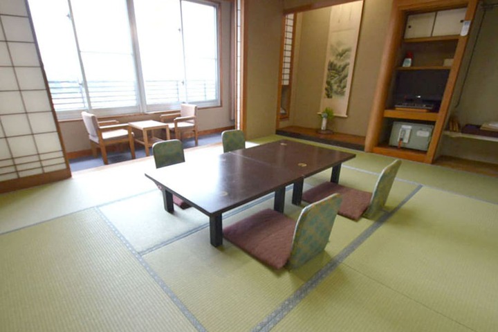 Room 11 of 51