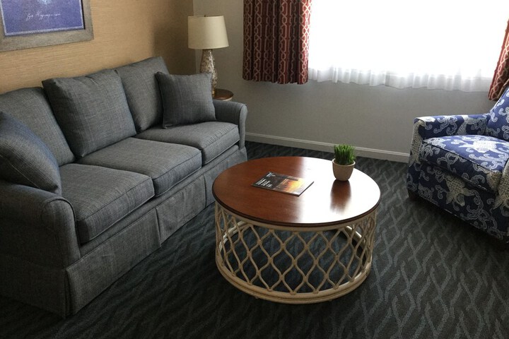 Room 5 of 169